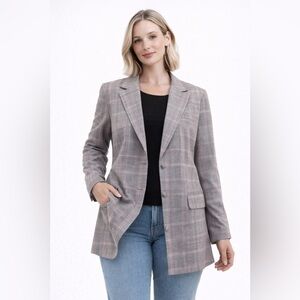 Lovers and friends, plaid blazer in size small. Perfect for your fall wardrobe!